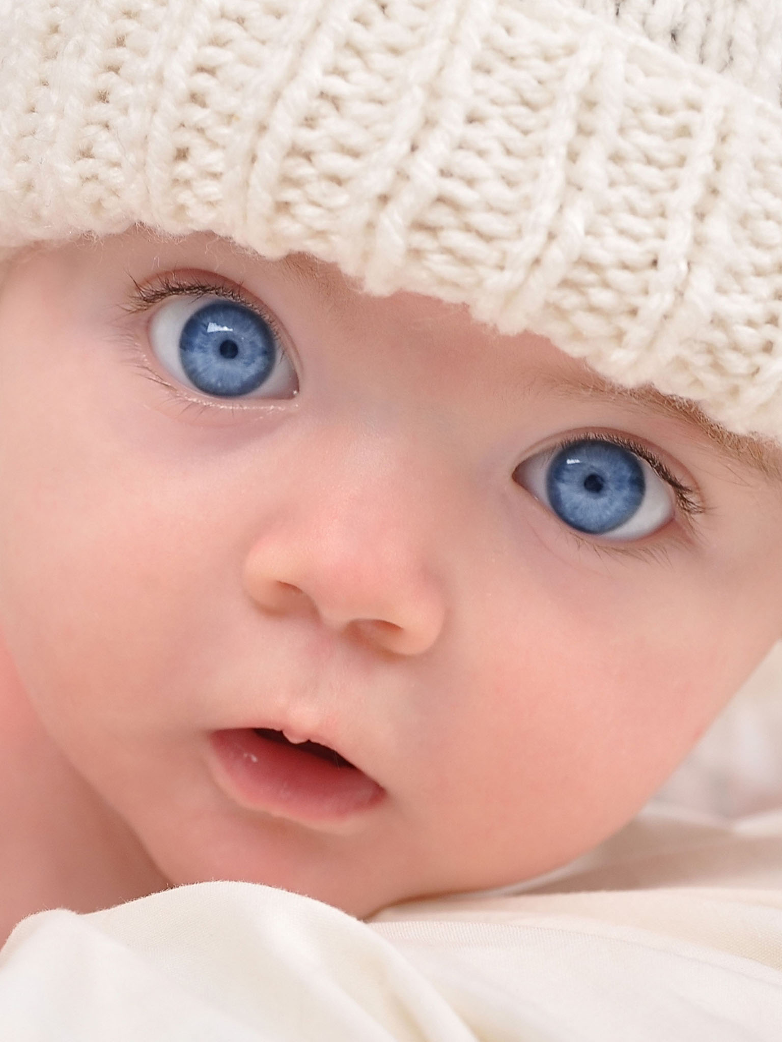 Скачать картинку Малыш с голубыми глазами