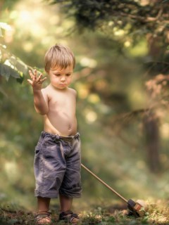 Мальчик в лесу