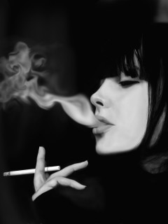 Девушка и сигаретный дым