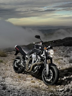 Yamaha на туманной вершине