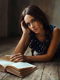 Девушка и книга