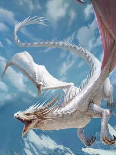 Парящий белый дракон