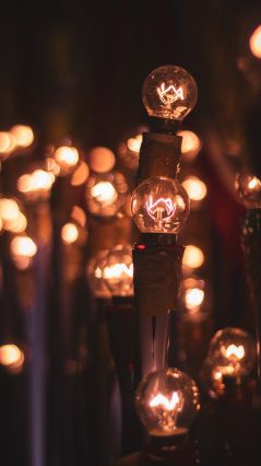 Фото ламп Эдисона и размытых источников света