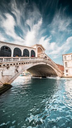Мост Риальто в прекрасной Венеции, Италия