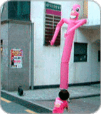 Танец ребенка и воздушного человечка