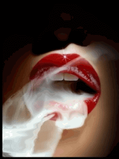 Женский рот и дым
