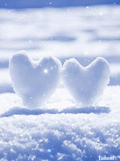 2 сердечка из снега
