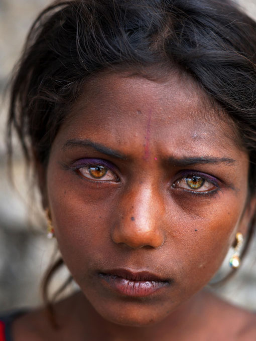 Индуска разным цветом глаз