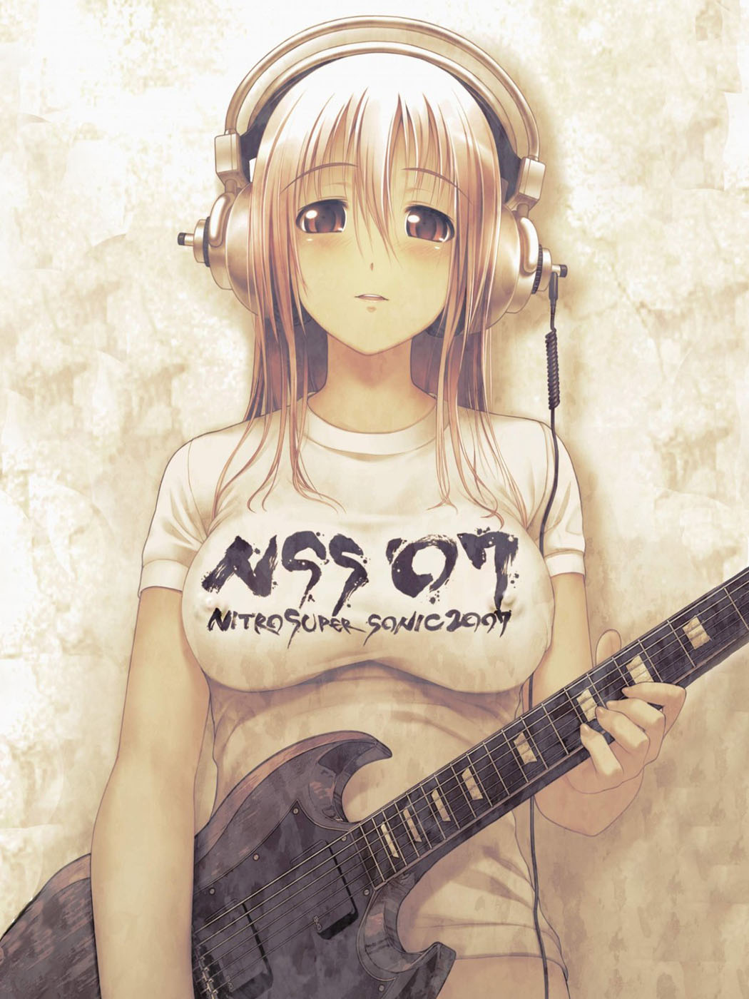 Девушка в наушниках и с гитарой