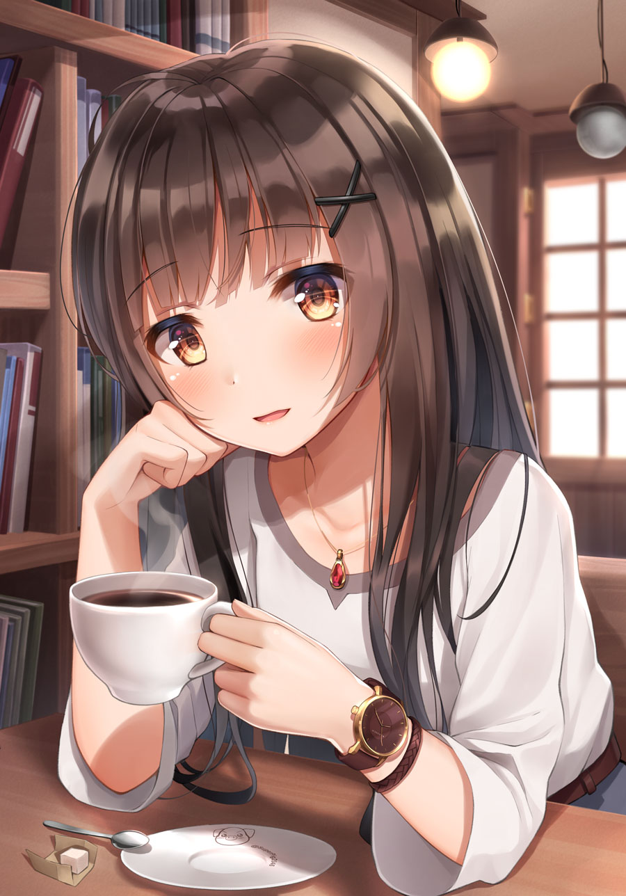 Девочка, пьющая кофе