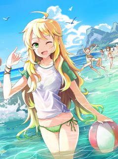 Девочка с желтыми волосами и весёлый пляж