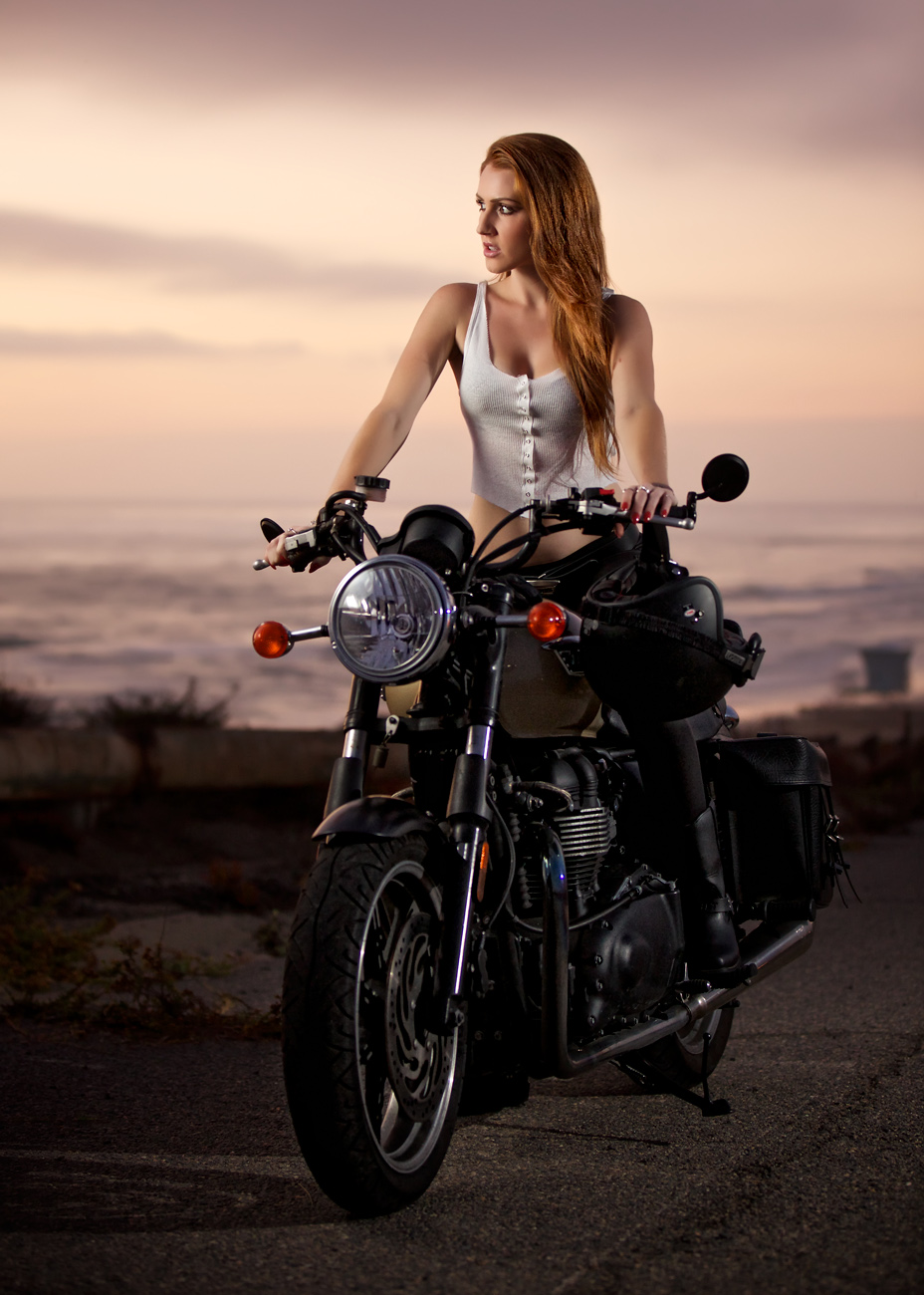 Про девушку на мотоцикле