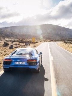 Roads Audi R8 на пустынном шоссе