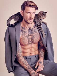 Мужчина с котом
