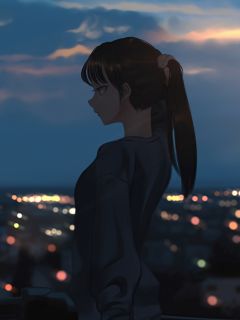 Девушка на крыше просыпающегося города