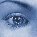 Моргающий женский глаз