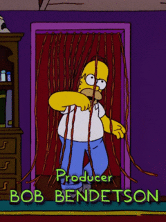 Гомер, запутавшийся в дверных шторах