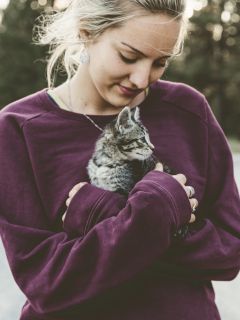 Девушка с котиком