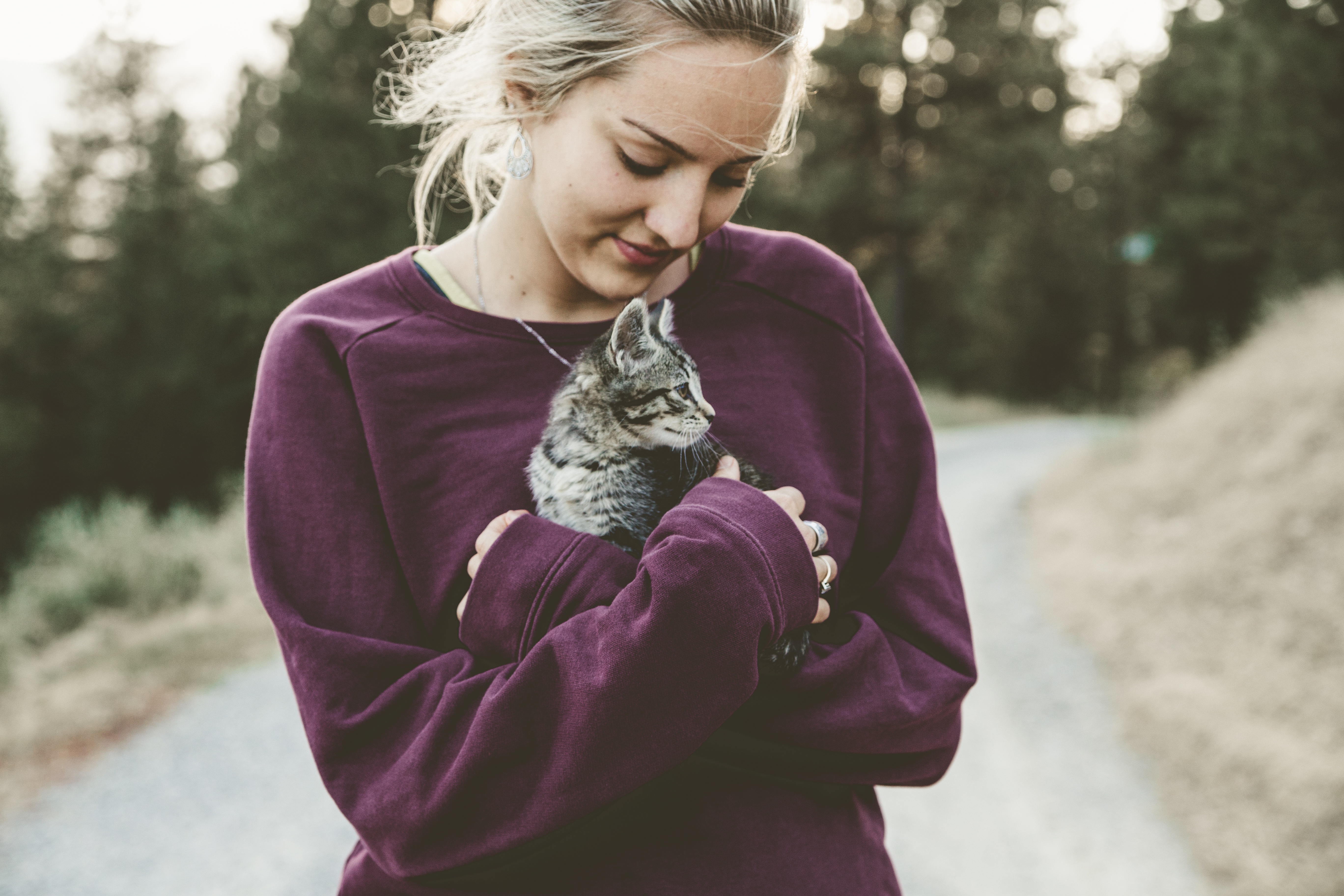 Девушка с котиком