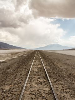 Железнодорожные колеи сквозь пустыню