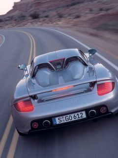 Серый Porsche Carrera GT
