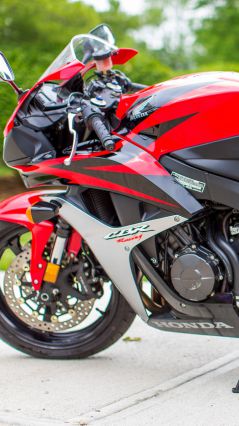 Красный, спортивный мотоцикл