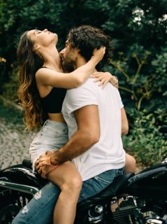Влюблённые на мотоцикле