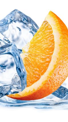 Апельсин и кубики льда