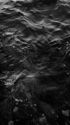 Фото темных волн в море