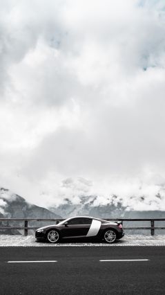 Audi R8 по цене Grossglockner со стоковой фотографией