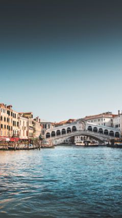 Знаменитый мост Риальто в Венеции, Италия