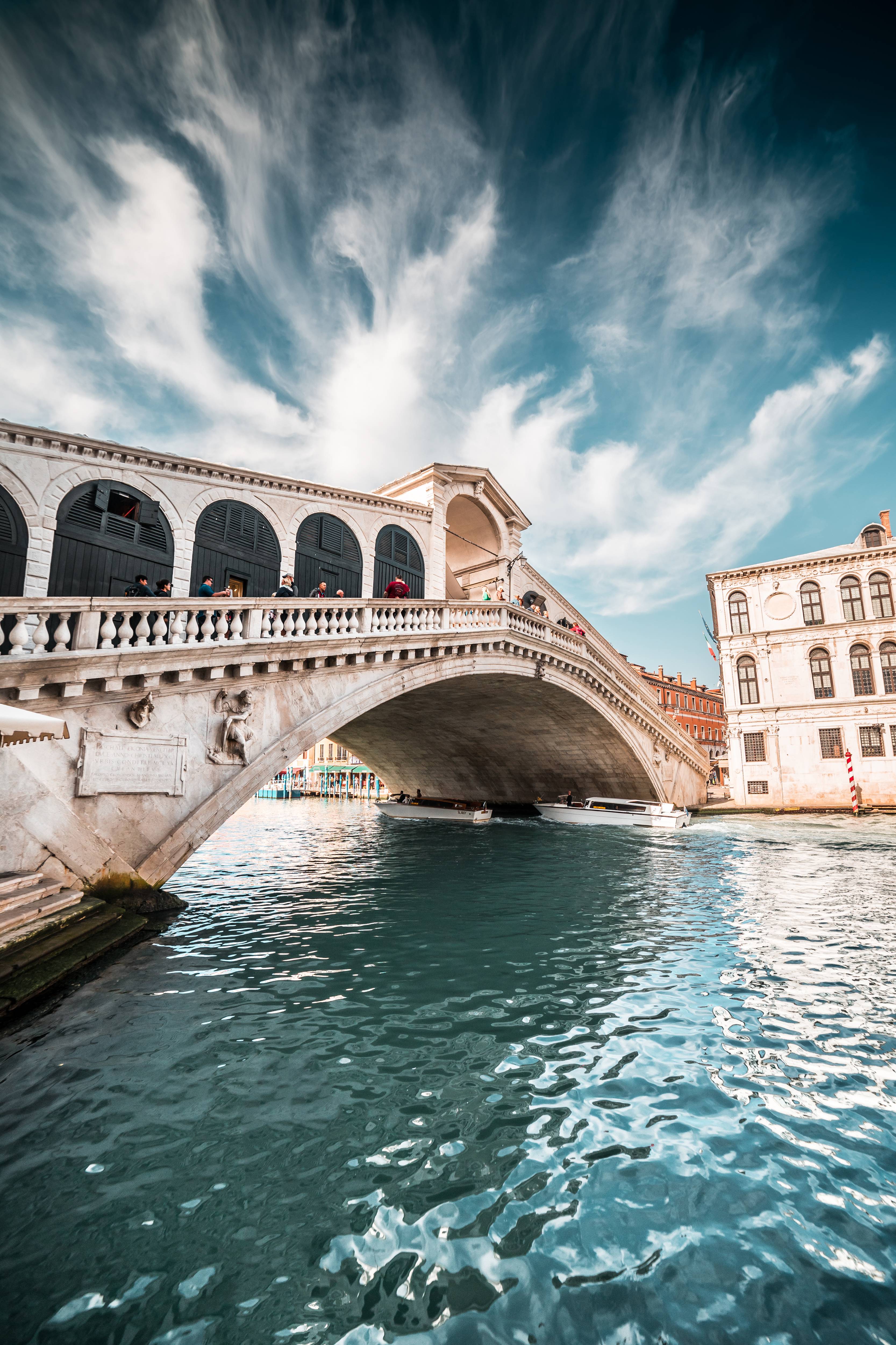 Мост Риальто в прекрасной Венеции, Италия