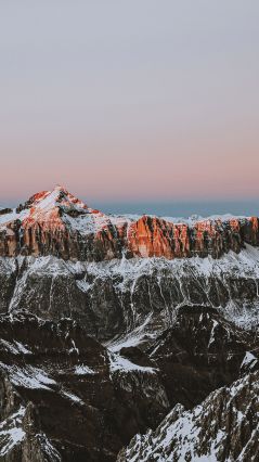 Фотография горы во время восхода солнца