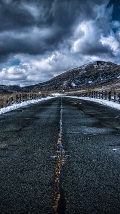 Хмурая зимняя дорога